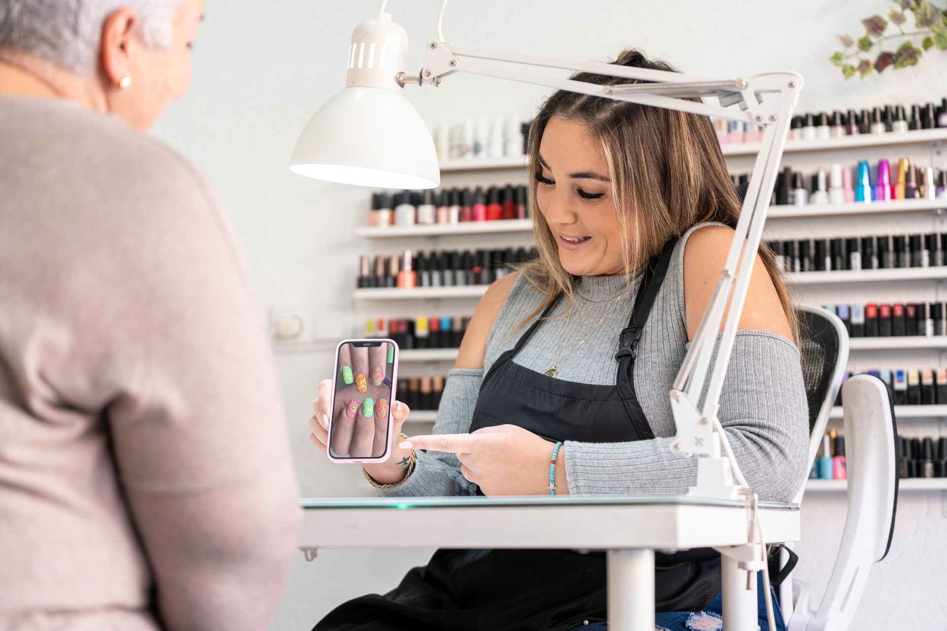 - Tahis Barrios - Coral Way Salon, Miami 